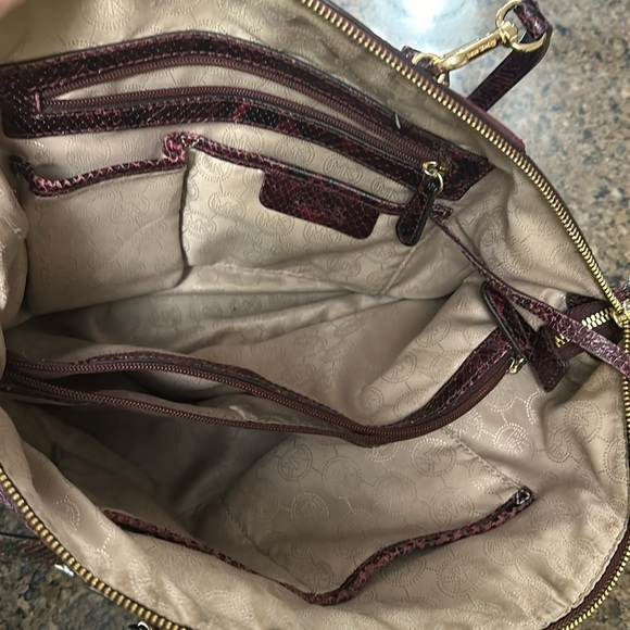 Michael Kors Pebble bag. - Picture 4 of 11